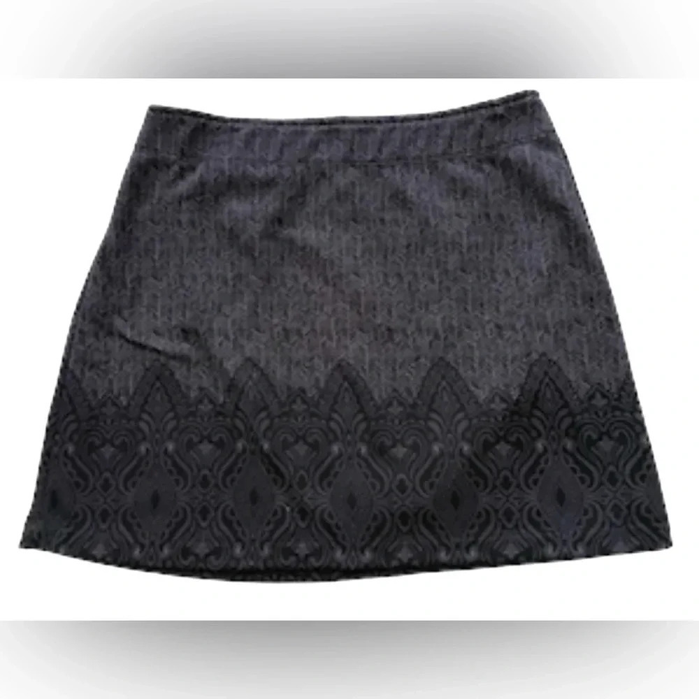 Athleta Skirt Women’s Small Black Tech Fleece Lined print mini skirt Size M